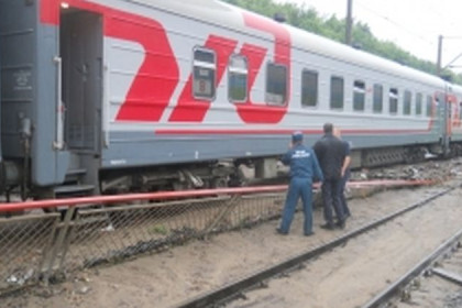 Локомотив поезда сошел с рельсов в Новосибирске из-за ливня (видео)