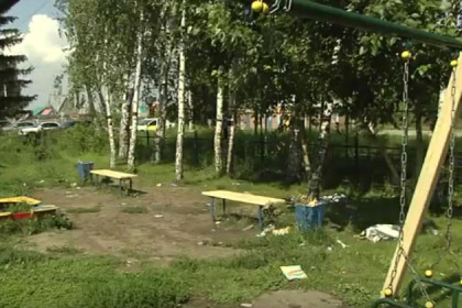 Свалку мусора на детской площадке устроили в селе Красноглинное