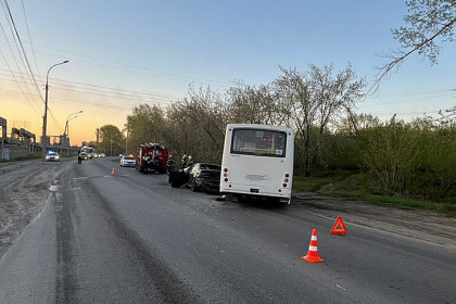 Спасатели МАСС достали пострадавшего из авто на «Кольце ада» в Новосибирске