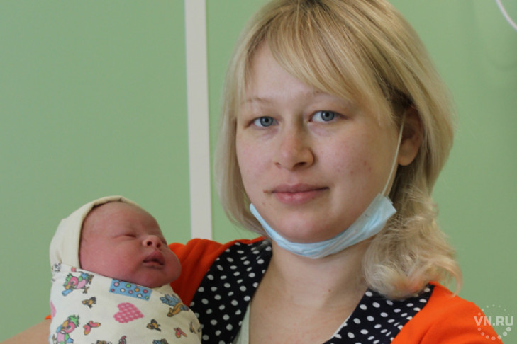 Киндер стал первым ребенком нового года в Коченево 