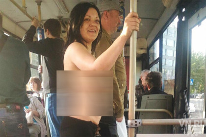 Голая женщина в автобусе шокировала новосибирцев