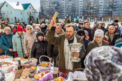 Пасхальные куличи и яйца освящают новосибирцы в Великую субботу-2023