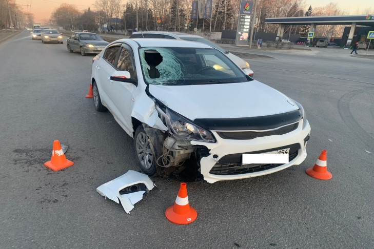 Водитель Kia Rio сбил пешехода на Петухова в Новосибирске