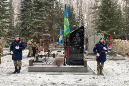 Мемориал кавалеру трёх орденов Мужества Андрею Кузнецову открыли в Новосибирске