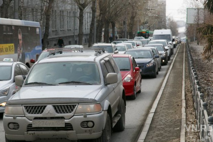 Нетипичные пробки сковали Новосибирск утром в понедельник