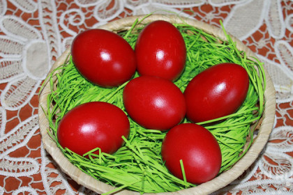 Как красить яйца на Пасху: традиционные народные рецепты