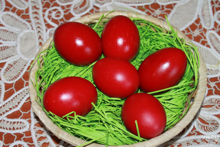Как красить яйца на Пасху: традиционные народные рецепты