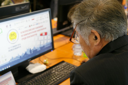 Пенсионеры-мужчины ищут работу в интернете