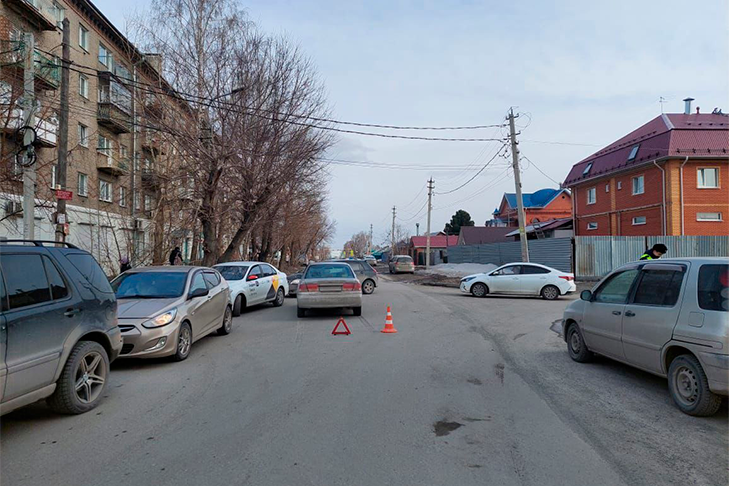 Водитель сбил подростка в Октябрьском районе Новосибирска