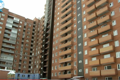 Обманутые дольщики долгостроя на Новосибирской, 27 получают квартиры