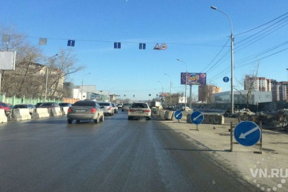 Губернатор призвал устранить разрушение дороги на улице Большевистской
