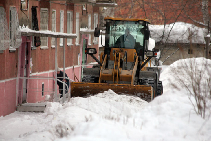   «Милым» видео назвали новосибирцы попадание трактора в снежную ловушку