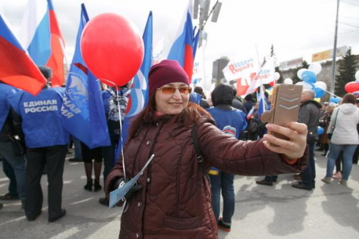 Первомай-2017 в Новосибирске объединил партии и монстрантов