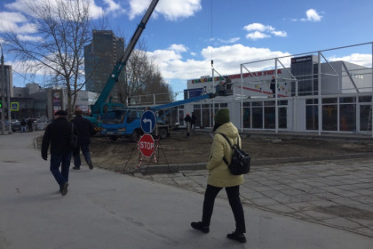 Торговые киоски устанавливают вместо старой барахолки на площади Маркса в Новосибирске