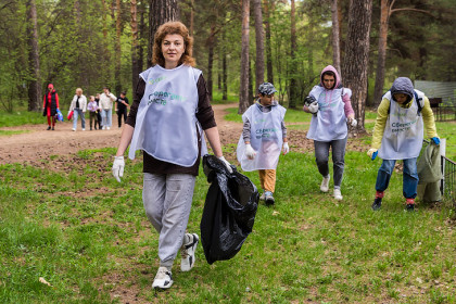 Тонны мусора собрали участники «Зеленого субботника» от Сбера в Новосибирске