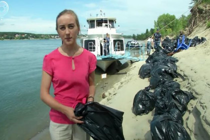 Студенты очистили от мусора остров Медвежий на Оби