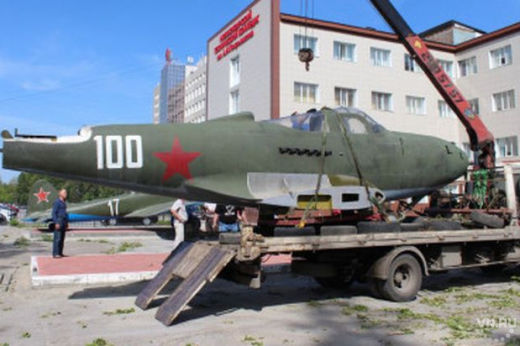 Любимый самолет Покрышкина установили в Новосибирске