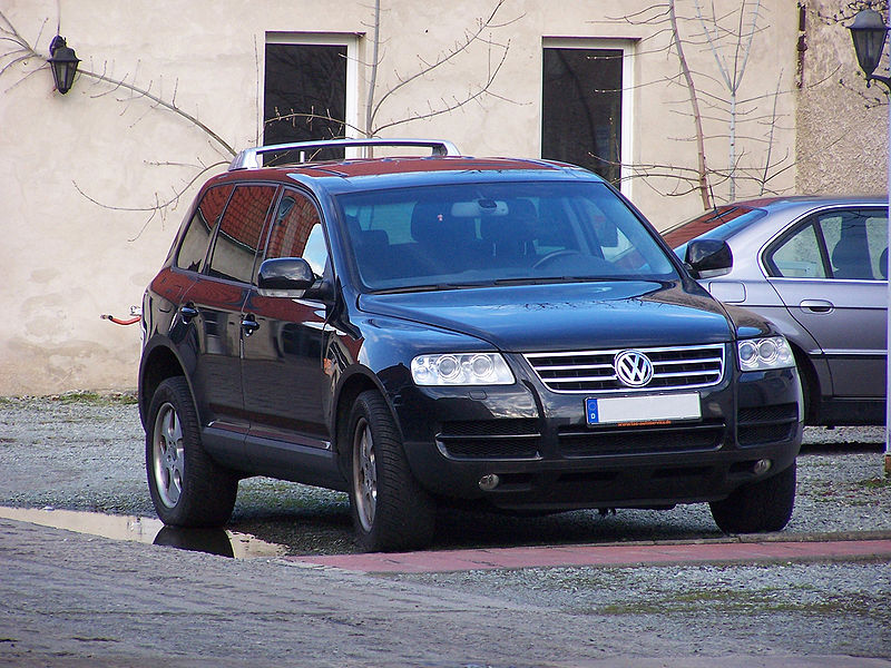 800px-Volkswagen_Touareg_black.JPG