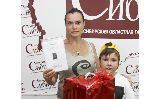 Первой пришла к финишу Елена Смиренко с сыном. Фото Аркадия УВАРОВА