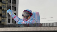 7-метровую фигуру космонавта установили в Новосибирске