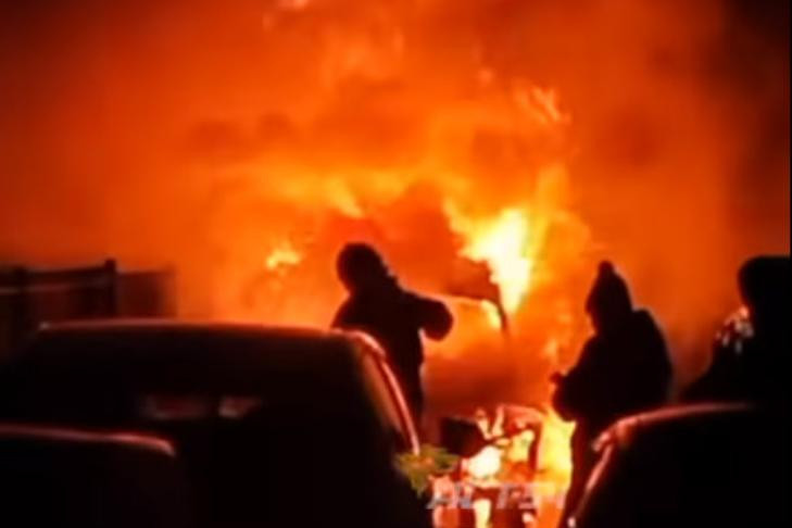 Машины продолжают гореть по ночам в Новосибирске