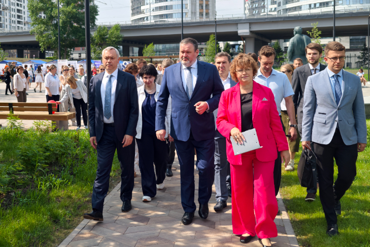 Губернатор и Министр труда РФ оценили летнюю ярмарку вакансий. Фото Никиты Манько