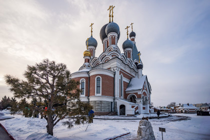 Рождество Христово 2025: поздравления близким 7 января в открытках и стихах