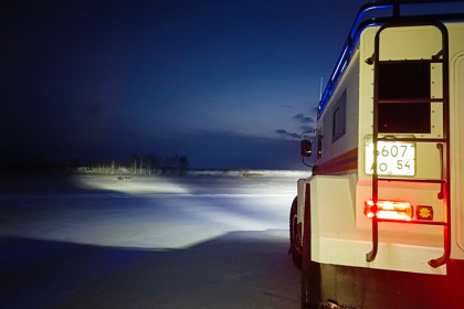 Операцию по вызволению рыбака провели спасатели на озере под Новосибирском