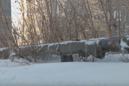 Горячие трубы наружу в мороз – нехороший оазис тепла на ул. Высоцкого