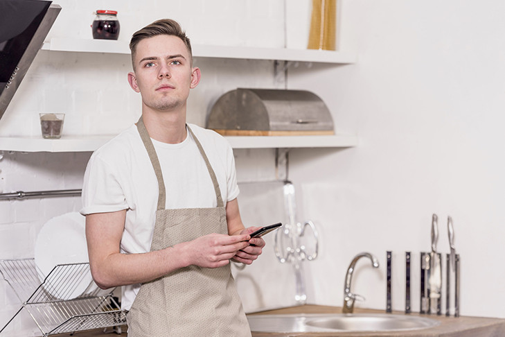 Число смен для посудомойщиков в Новосибирской области выросло более чем в два раза