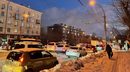 Пробки парализовали движение в Новосибирске утром 25 декабря