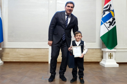 Одаренным детям с инвалидностью вручили именные стипендии губернатора Травникова