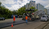 В Новосибирске круглосуточно ремонтируют 4-полосную дорогу на улице Одоевского