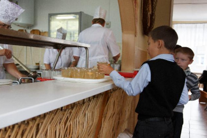Отпечатком ладони будут оплачивать обед школьники Новосибирска