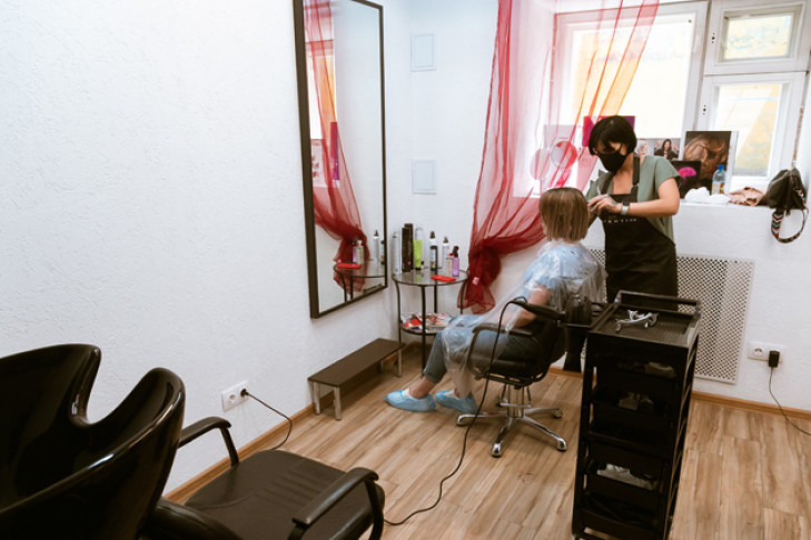Причины сокращения салонов красоты в Новосибирске назвали эксперты