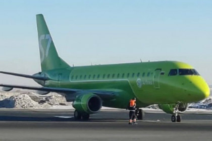 Самолет авиакомпании S7 в аэропорту Толмачево экстренно остановил разбег при взлете