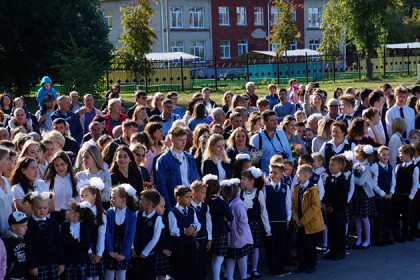 Более полутора тысяч первоклашек сели за парты в Бердске