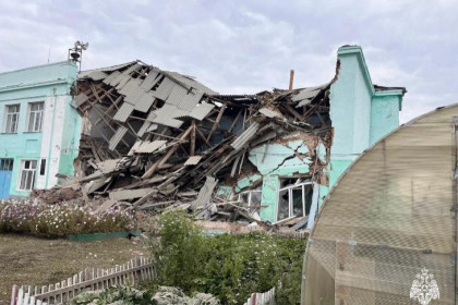 Здание школы №5 обрушилось в городе Татарске Новосибирской области