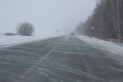 Трассы в Новосибирской области очищают от снега 600 снегоуборочных машин