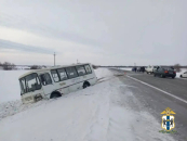 Автобус с пассажирами попал в ДТП на новосибирской трассе