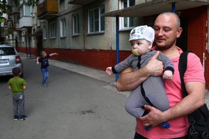 Полтриллиона рублей потратило государство на детские выплаты – родителям мало