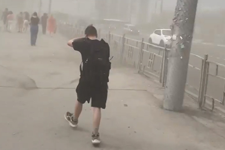 Дубай на минималках: пыльная буря накрыла площадь Маркса в Новосибирске