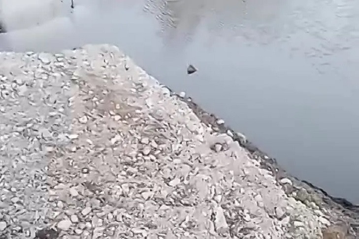 В Новосибирской области размыло трубопереезд между деревнями Сергеевка и Альменьево