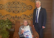 Председатель совета депутатов Бердска поздравил с Новым годом ветерана войны