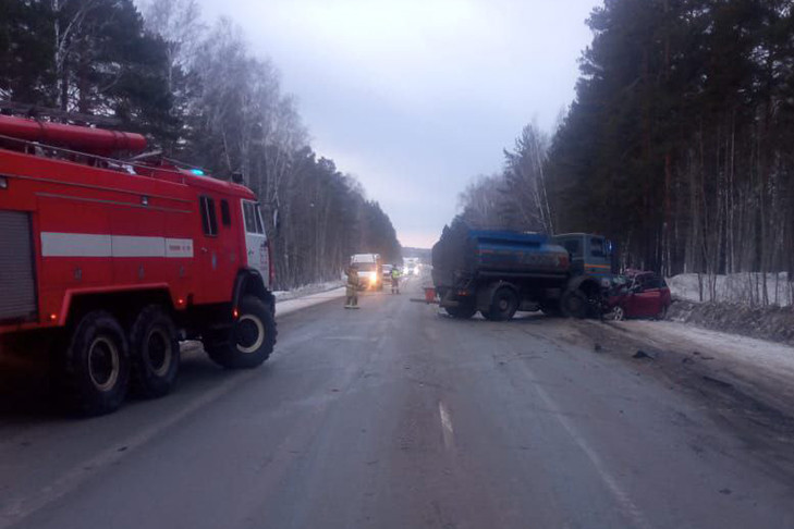 Два человека погибли на трассе в Новосибирской области