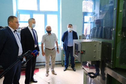 Губернатору представили обновленные мощности завода «Искра»