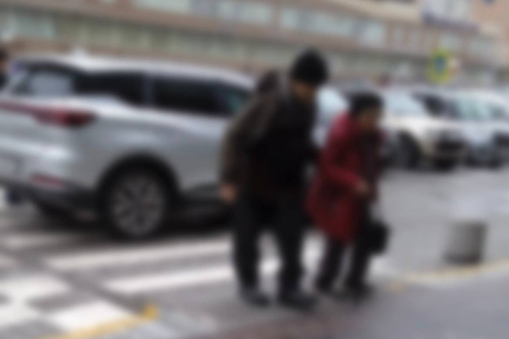 Пожилую пару отговорили передавать деньги мошенникам у банка в Новосибирске