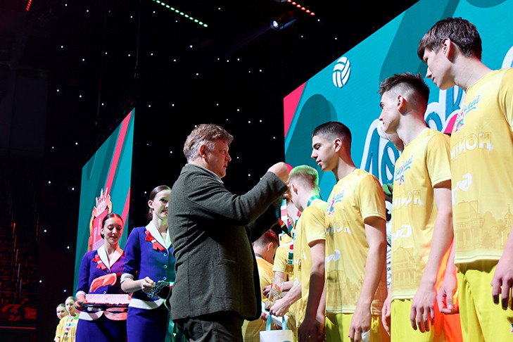 Полномочный представитель вручил награды победителям юбилейного турнира «Локоволей – 2024»