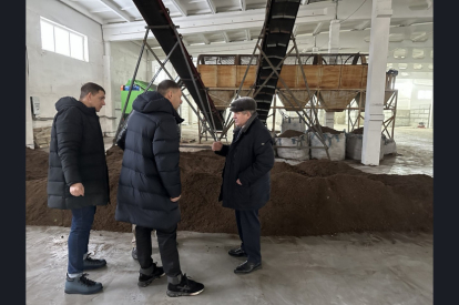 Евгений Шестернин посетил крупнейшее торфодобывающее предприятие Новосибирской области
