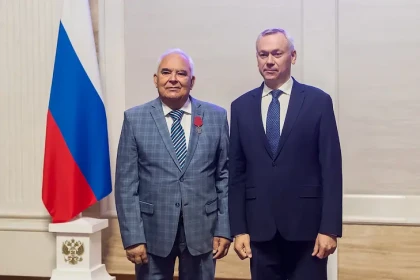 Андрей Травников вручил высокие награды новосибирцам